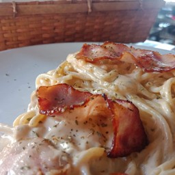 BZ CARBO  AND PIZZA ตรงข้ามประตูโรงเรียนโสตฯ