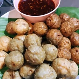 ลูกชิ้นหมูทอด