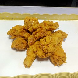 ไก่ทอดเขย่าชีสbyแม่ตัวกลมกะพ่อตัวลายตลาดอินดี้ปิ่นเกล้า