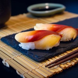 Hokkigai Nigiri