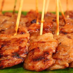 หมูปิ้งนมสด  ( เตาถ่าน ) สองร้อยห้อง
