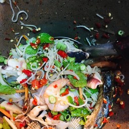 ยำขนมจีนหอยแครง