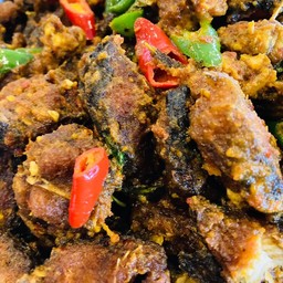 ผัดเผ็ดปลาดุกกรอบ