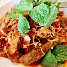 พล่าหมูย่าง