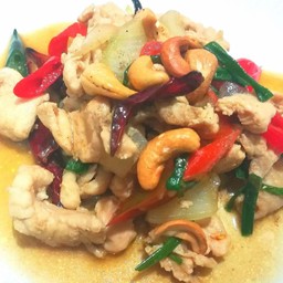 ไก่ผัดเม็ดมะม่วงหิมพานต์(กับข้าว)