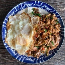 กะเพราเครื่องในไก่ ตาฟลุ๊ค