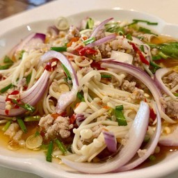 ยำเห็ดเข็มหมู