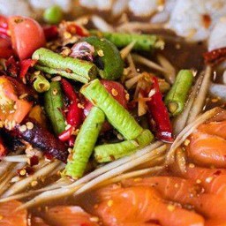 ตำแซลมอนกุ้งสดน้ำปลาร้า