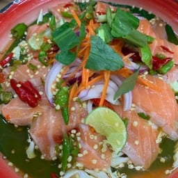 ยำแซลมอน + ไข่แดงเค็ม