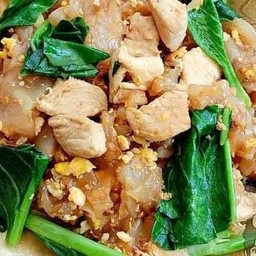 ผัดซีอิ๊วไก่