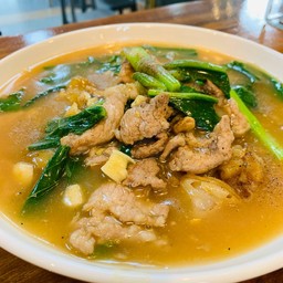 ราดหน้าหมู ไก่