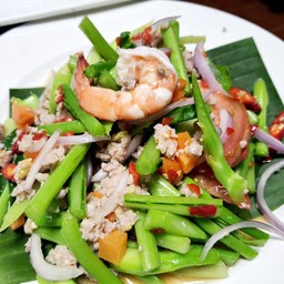 ยำก้านคะน้า