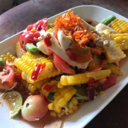 ตำข้าวโพดไข่เค็ม