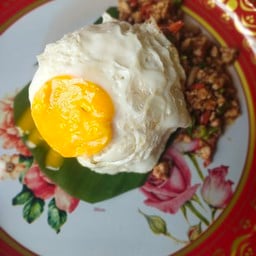 กระเพราถาด พระยาสุเรนทร์ สาขาพระยาสุเรนทร์ 37