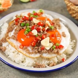 ไข่ดาว ทรงเครื่องพริกน้ำปลา(หมูสับ)