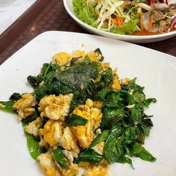 ใบเหลียงผัดไข่