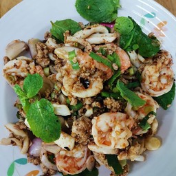 ลาบรวมมิตร