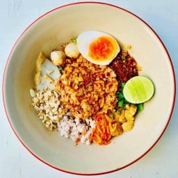 ก๋วยเตี๋ยวต้มยำหมูเด้ง  แปร๋น แปร๋น