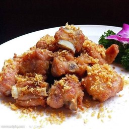 ซี่โครงหมูทอดกระเทียม