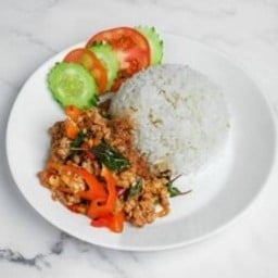 กระเพราหอม อาหารตามสั่ง ตรงข้ามทางเข้าตลาดบ้านซ่านข้างร้านขายใบกระท่อม