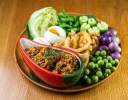 น้ำพริกอ่องและผักสด