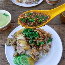 ข้าวมันไก่ขนมจีนโคตผัก