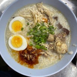 กอล์ฟ ก๋วยจั๊บ ข้าวต้มบัก