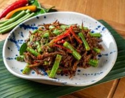 ผัดพริกขิงปลารากกล้วย