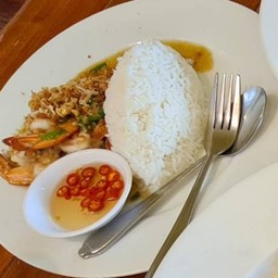 ข้าวราดผัดกระเทียม