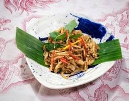 ผัดหน่อไม้ไก่สับพริกไทยอ่อน