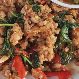 อกไก่/หมูสับ ผัดกระเพรา