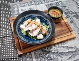 เนื้อปลากระพงลวกจิ้ม