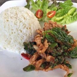 ข้าวหมูผัดพริกไทยอ่อน