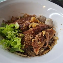 ก๋วยเตี๋ยวแห้งเนื้อ (คำเตือนทานแล้วติด)