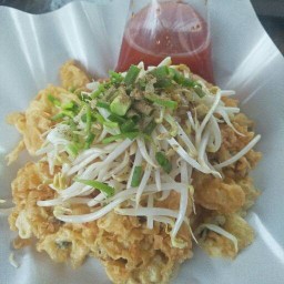 ร้านกุ๊กไก่ ผัดไทยดั้งเดิม(หน้าหงส์ทอง)