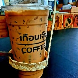 เกือบเจ๊งคาเฟ่ เส้นมอภาค