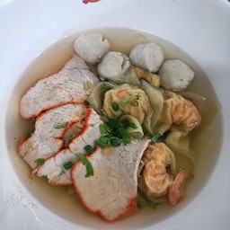 เกี๊ยวกุ้งต้มยำ