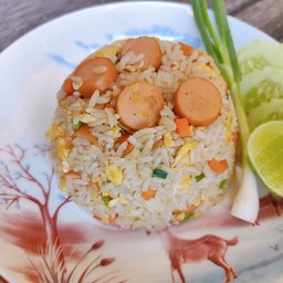 ข้าวผัดไส้กรอก