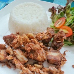 ข้าวกระดูกอ่อนทอดกระเทียม
