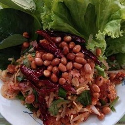 ดิวยำแหนมคลุกข้าวทอด ตลาดนัดสวนสยาม