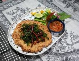 ลาบหมูทอดแพนเค้ก