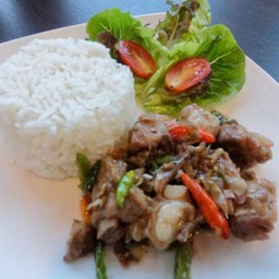 ข้าวกระดูกอ่อนผัดพริกขี้หนูสวน