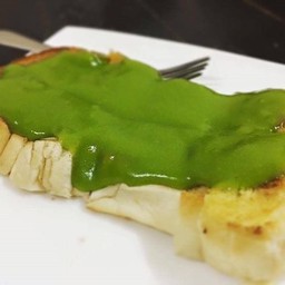 ขนมปังราดสังขยา