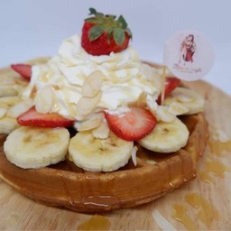 อเมริกันวาฟเฟิลครีมสดสตอเบอรี่บานาน่าอัลม่อน