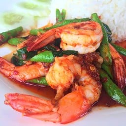 ข้าวราดผัดพริกแกง (กุ้ง)