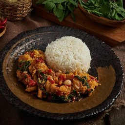 ข้าวราดกะเพราไก่กรอบ