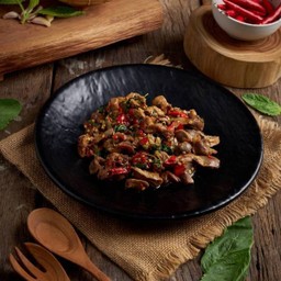 กะเพราเครื่องในไก่