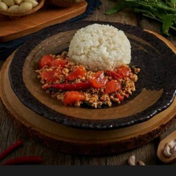 ข้าวราดกะเพราหมูสับไข่แดงเค็ม