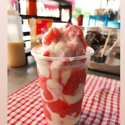 สตอเบอร์รี่สมูทตี้ปั่นโยเกิร์ต