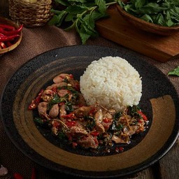 ข้าวราดกะเพราเครื่องในไก่